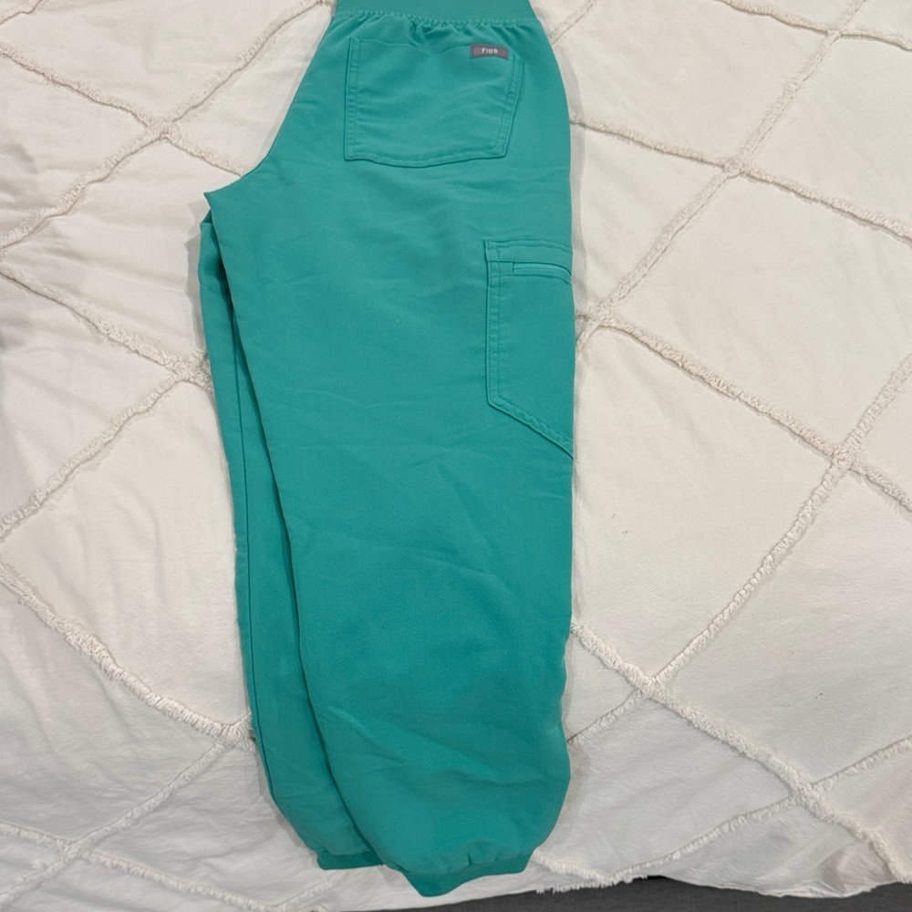 Mint Green FIGS Jogger Scrub Pants. XS/P